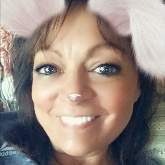 Meet your Posher, Kathy - Picture 2 of 5